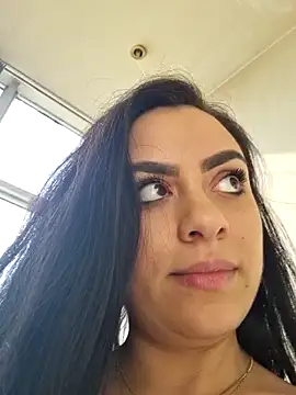 Snapshot of ElyzaIbarra chatting on 02.13.25 ElyzaIbarra online show from 02.13.25