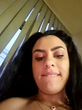 Snapshot of ElyzaIbarra chatting on 02.15.25 ElyzaIbarra online show from 02.15.25