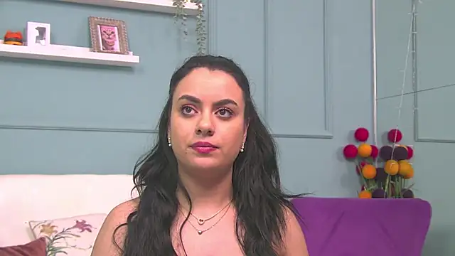 Snapshot of ElyzaIbarra chatting on 03.01.25 ElyzaIbarra online show from 03.01.25