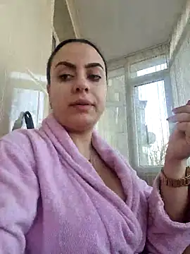 Snapshot of ElyzaIbarra chatting on 03.07.25 ElyzaIbarra online show from 03.07.25