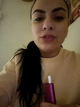 Snapshot of ElyzaIbarra chatting on 03.08.25 ElyzaIbarra online show from 03.08.25