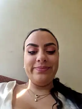 Snapshot of ElyzaIbarra chatting on 03.08.25 ElyzaIbarra online show from 03.08.25