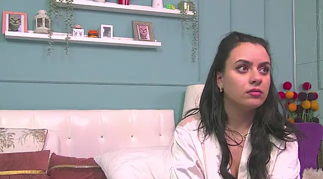 Snapshot of ElyzaIbarra chatting on 03.20.25 ElyzaIbarra online show from 03.20.25