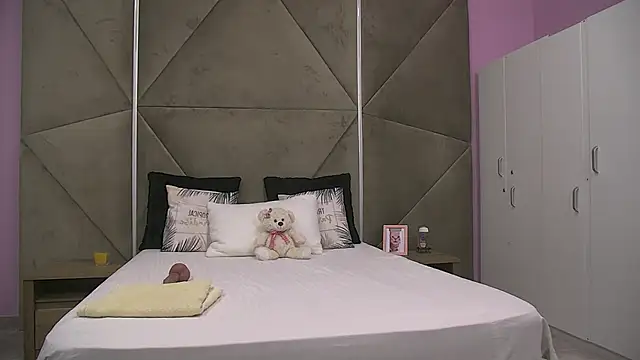 Snapshot of ElyzaIbarra chatting on 09.17.25 ElyzaIbarra online show from 09.17.25