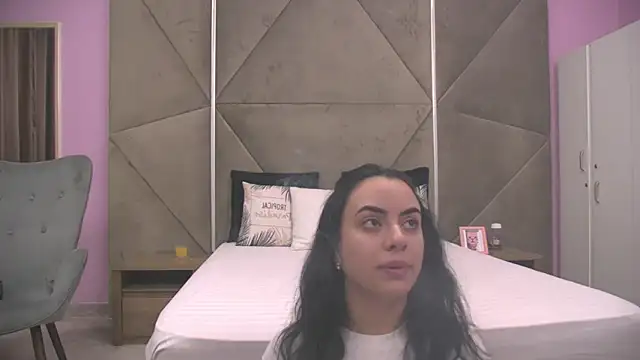 Snapshot of ElyzaIbarra chatting on 10.17.25 ElyzaIbarra online show from 10.17.25