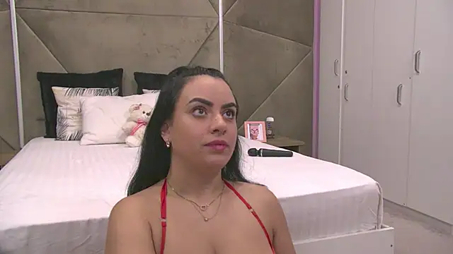 Snapshot of ElyzaIbarra chatting on 10.20.25 ElyzaIbarra online show from 10.20.25