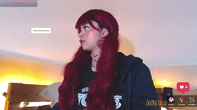 Snapshot of Bitsy_Messy chatting on 10.30.25 Bitsy Messy online show from 10.30.25