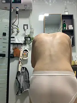 Snapshot of Aimeil chatting on 11.04.25 Aimeil online show from 11.04.25