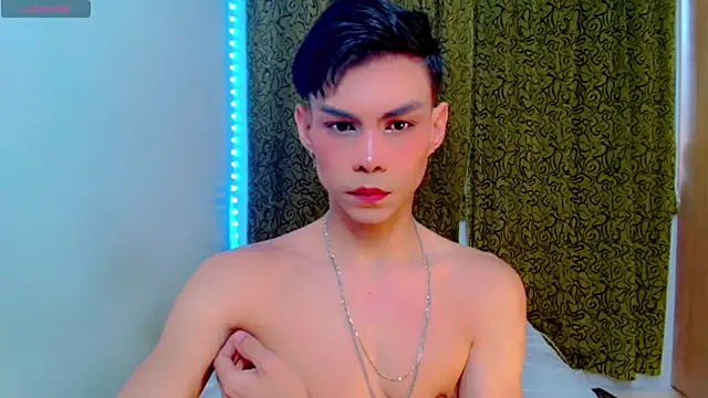 Snapshot of femboykeene chatting on 10.22.25 femboykeene online show from 10.22.25