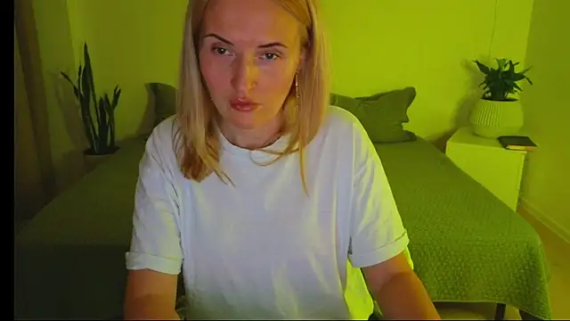 Snapshot of AlisssaRose chatting on 03.18.25 AlisssaRose online show from 03.18.25