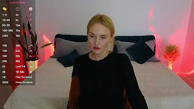 Snapshot of AlisssaRose chatting on 10.01.25 AlisssaRose online show from 10.01.25