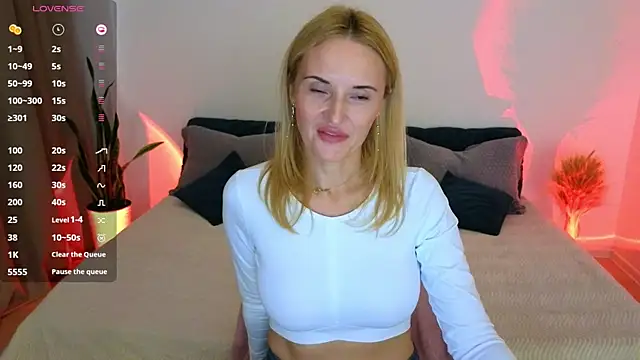 Snapshot of AlisssaRose chatting on 10.22.25 AlisssaRose online show from 10.22.25