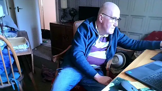 Adamdaddybear online show from 02.02.25