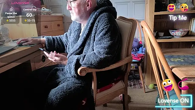 Adamdaddybear online show from 09.24.25