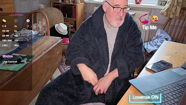 Adamdaddybear online show from 11.15.25