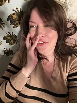 Snapshot of AylaRed chatting on 01.28.25 AylaRed online show from 01.28.25