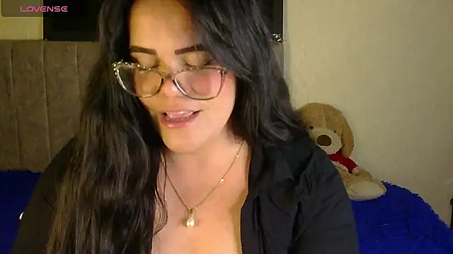 Snapshot of blue_angel33 chatting on 10.28.25 blue angel33 online show from 10.28.25