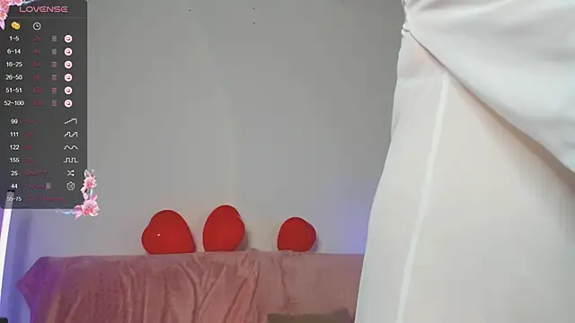 Snapshot of alysia_storm chatting on 02.14.25 alysia storm online show from 02.14.25