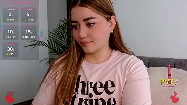 Snapshot of Lucia_star__ chatting on 10.18.25 Lucia star online show from 10.18.25