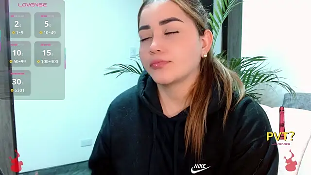 Snapshot of Lucia_star__ chatting on 10.19.25 Lucia star online show from 10.19.25