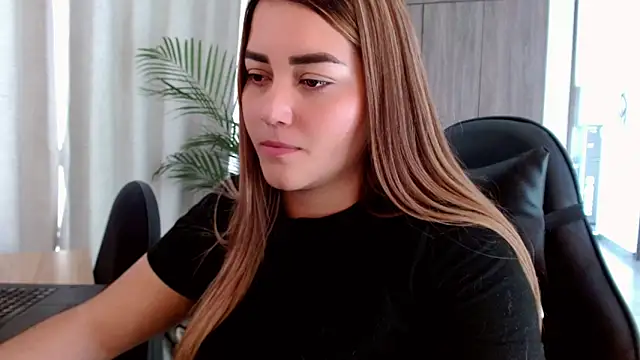 Lucia star   online show from 01.17.26