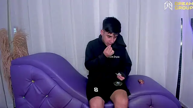 Yourslust  online show from 10.20.25