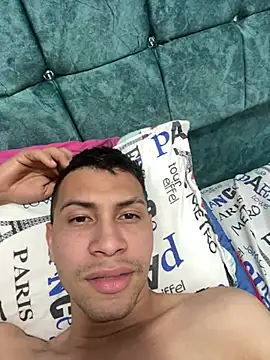 Snapshot of muchaelw3st4r8fuiz chatting on 01.05.25 muchaelw3st4r8fuiz online show from 01.05.25