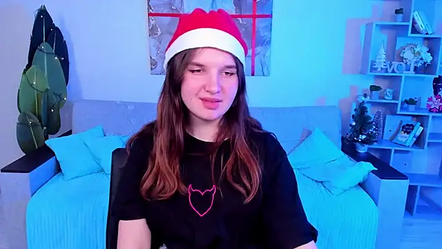 Snapshot of BonneyLove chatting on 12.17.24 BonneyLove online show from 12.17.24