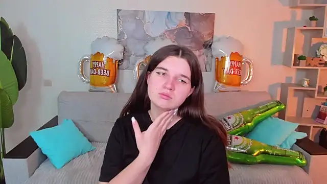 Snapshot of BonneyLove chatting on 10.05.25 BonneyLove online show from 10.05.25