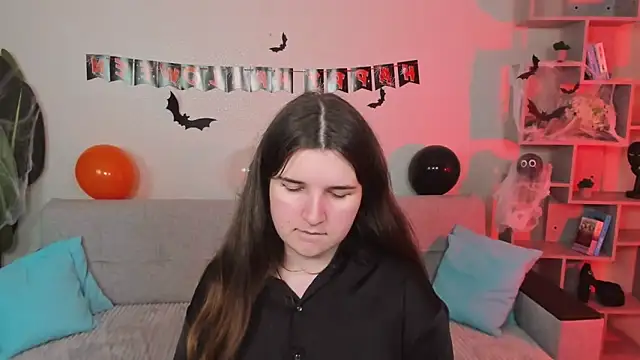 Snapshot of BonneyLove chatting on 10.16.25 BonneyLove online show from 10.16.25