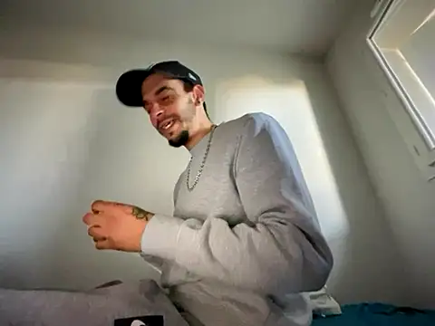 Snapshot of Rebeu313 chatting on 11.10.25 Rebeu313 online show from 11.10.25