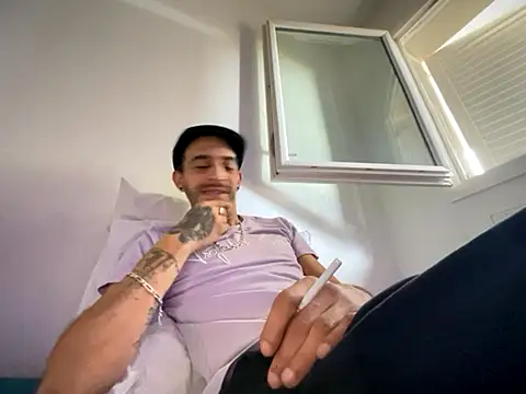 Snapshot of Rebeu313 chatting on 11.12.25 Rebeu313 online show from 11.12.25