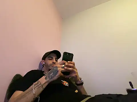 Snapshot of Rebeu313 chatting on 02.10.26 Rebeu313 online show from 02.10.26