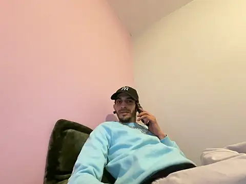 Snapshot of Rebeu313 chatting on 02.13.26 Rebeu313 online show from 02.13.26