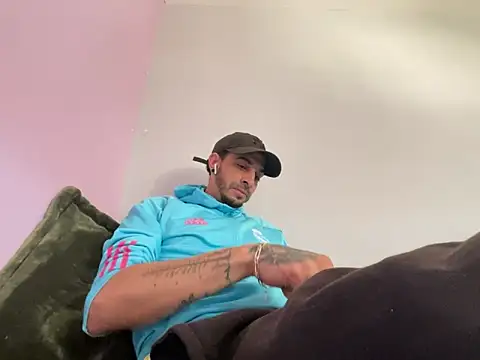 Snapshot of Rebeu313 chatting on 02.21.26 Rebeu313 online show from 02.21.26