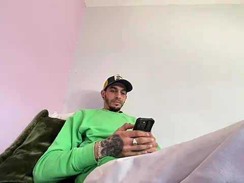 Snapshot of Rebeu313 chatting on 02.22.26 Rebeu313 online show from 02.22.26