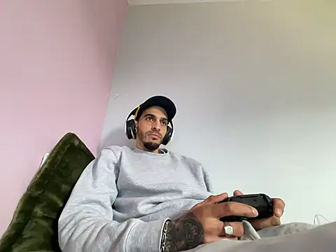 Snapshot of Rebeu313 chatting on 02.23.26 Rebeu313 online show from 02.23.26