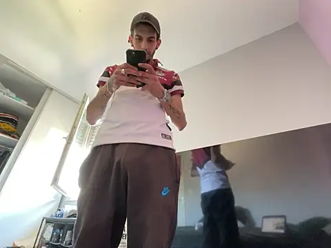 Snapshot of Rebeu313 chatting on 02.26.26 Rebeu313 online show from 02.26.26