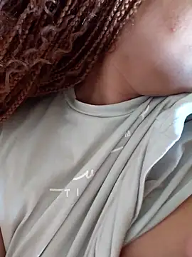 Snapshot of curvybigassqueen chatting on 02.25.26 curvybigassqueen online show from 02.25.26