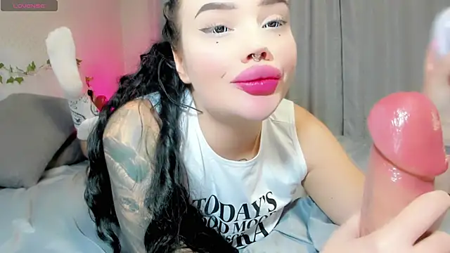 Aira vi online show from 10.13.25