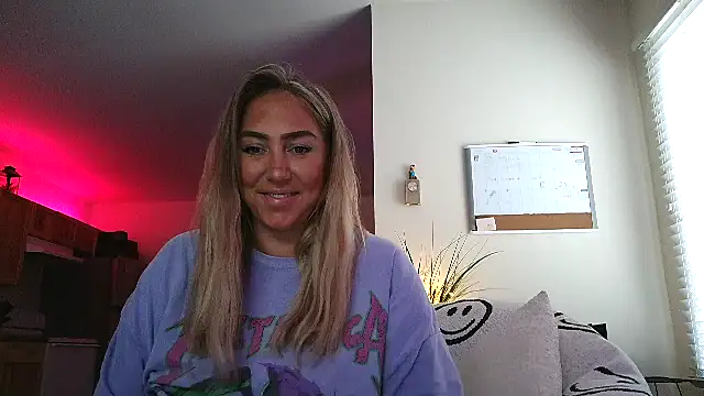 Snapshot of sunshinekisses chatting on 09.23.25 sunshinekisses online show from 09.23.25