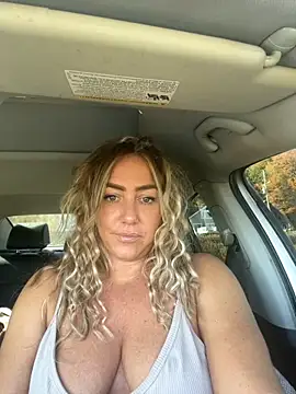 Snapshot of sunshinekisses chatting on 10.14.25 sunshinekisses online show from 10.14.25