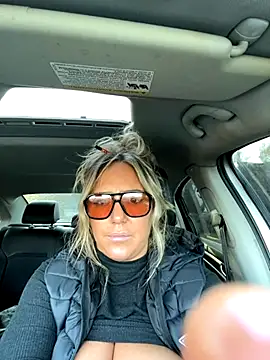 Snapshot of sunshinekisses chatting on 11.24.25 sunshinekisses online show from 11.24.25