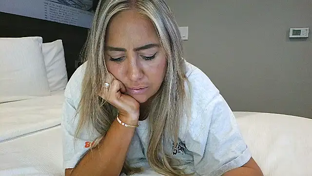 Snapshot of sunshinekisses chatting on 02.07.26 sunshinekisses online show from 02.07.26