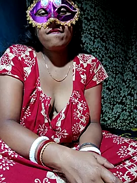 Snapshot of AparnaBoudi chatting on 11.12.25 AparnaBoudi online show from 11.12.25