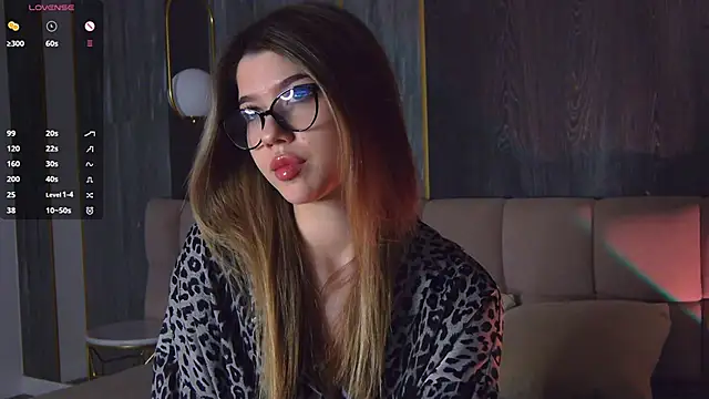 Snapshot of Sara_Lewiis chatting on 10.22.25 Sara Lewiis online show from 10.22.25