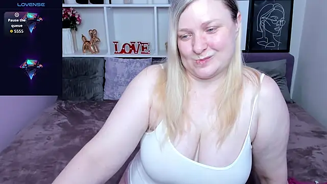 AnnaXCherri online show from 11.06.25