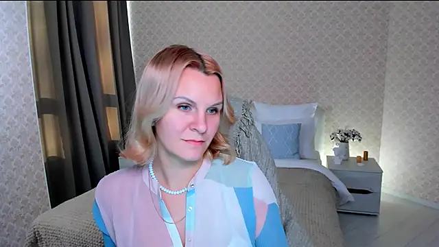 Louisa Bay online show from 12.13.24