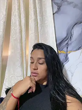 Snapshot of KatalinnaBrown chatting on 04.01.26 KatalinnaBrown online show from 04.01.26