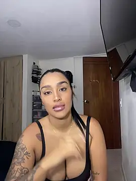 Snapshot of KatalinnaBrown chatting on 07.24.26 KatalinnaBrown online show from 07.24.26